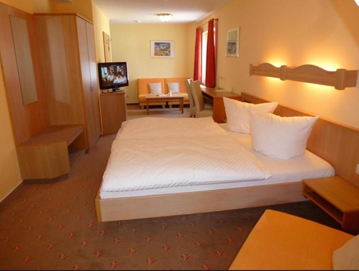 ויינגרטן Hotel Gasthof Baeren מראה חיצוני תמונה